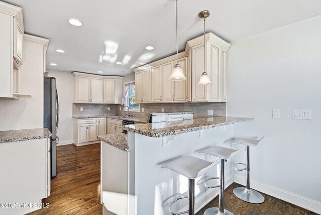 Building Photo - 19 Carole Dr