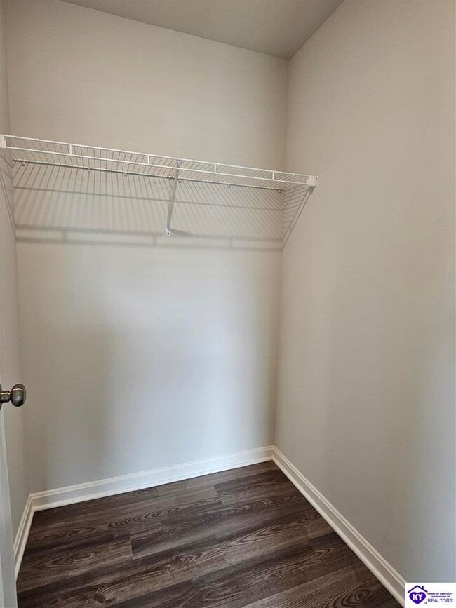 Building Photo - 601 Ashwood Ave