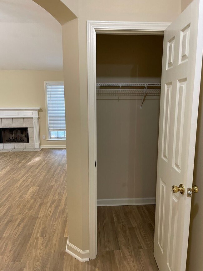 Building Photo - 618 Ridge Park Dr