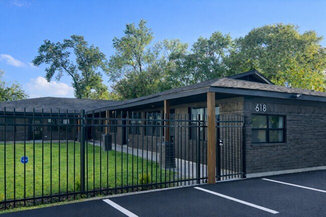 Building Photo - 618 E 40th St