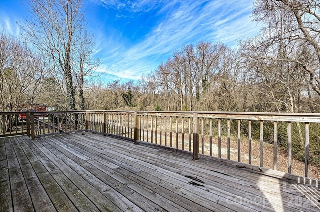 Building Photo - 1204 S Salisbury Ave