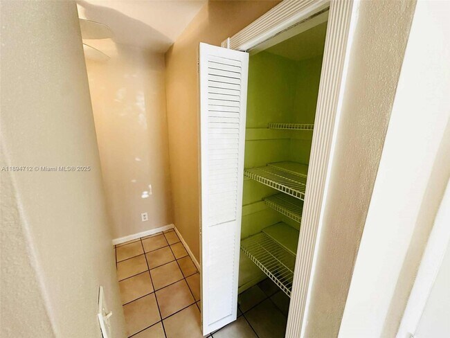 Building Photo - 330 SE 2nd St