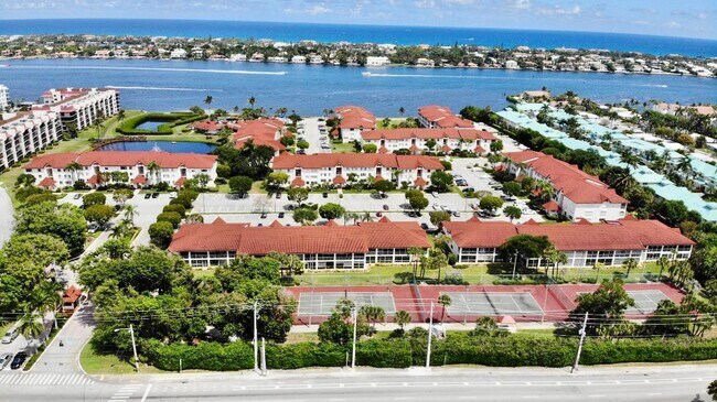 Building Photo - 107 Half Moon Cir