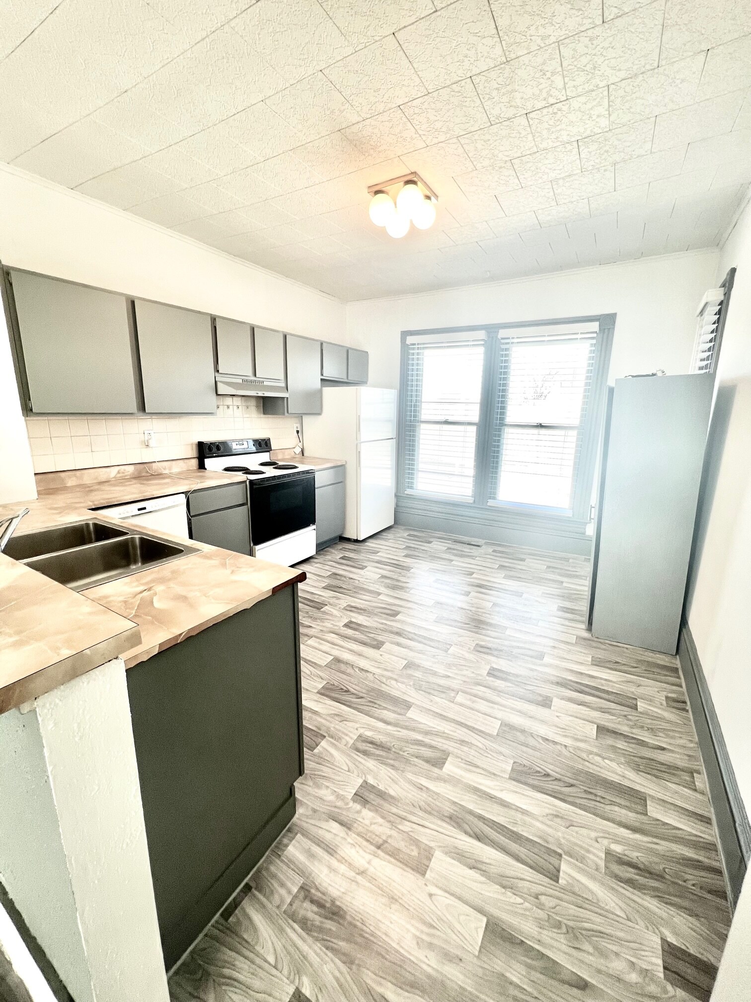 Building Photo - 1009 S Central Ave