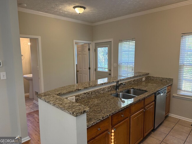 Building Photo - 27 Montgomery St NE