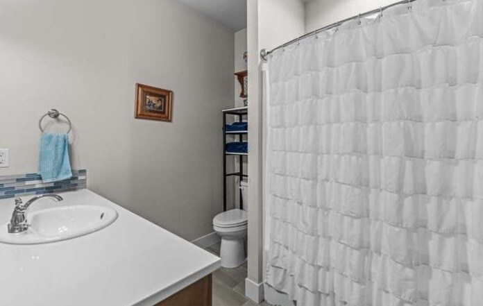 Building Photo - 4575 SW Antelope Ave