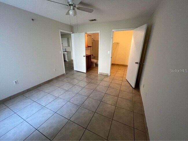 Building Photo - 976 Leeward Pl