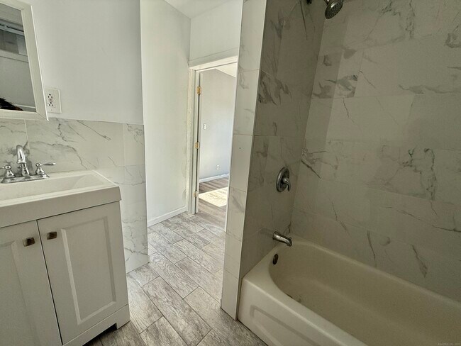 Building Photo - 1220 Pembroke St