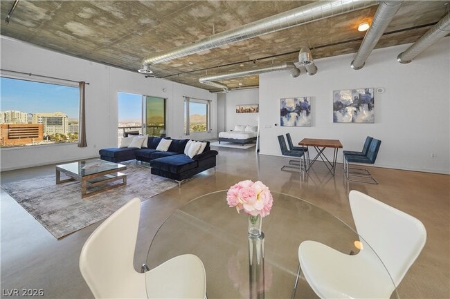 Building Photo - 900 S Las Vegas Blvd