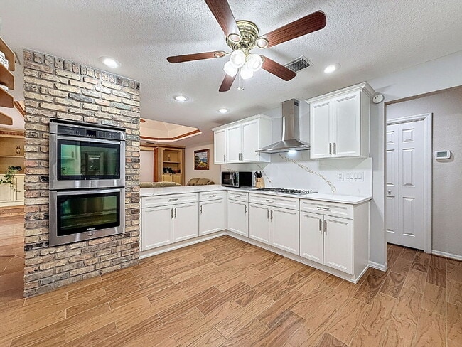 Building Photo - 1055 Riverside Ridge Rd