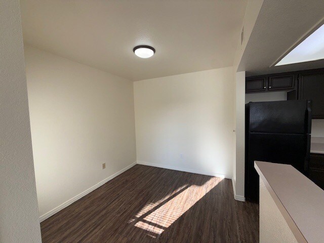 Building Photo - 8070 W Russell Rd