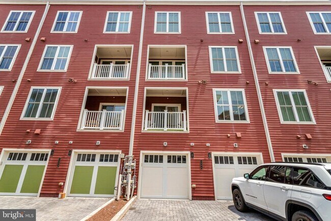Building Photo - 2406 Potomac Ave