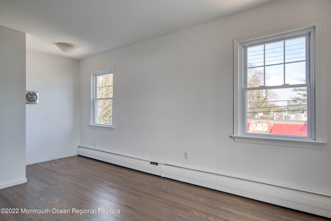 Building Photo - 109 E River Rd
