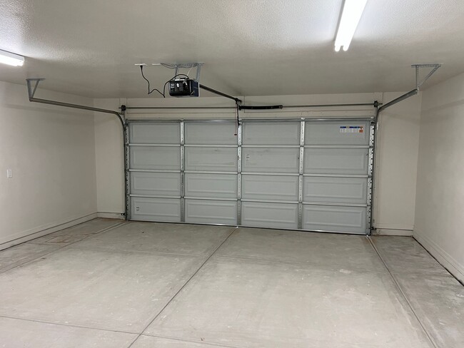 Building Photo - Newer San Luis Home available for Rent - 3...