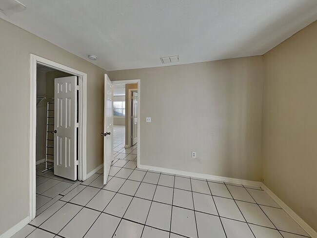Building Photo - 3073 Willow Bend Blvd