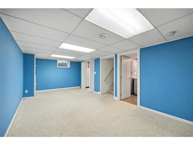 Building Photo - 4 Bed - 2 Bath Brooklyn Park Home with Lar...