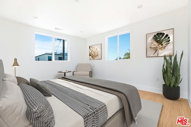 Building Photo - 1200 W 38th St