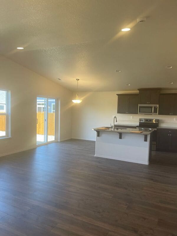 Building Photo - 1630 Zoe Ave