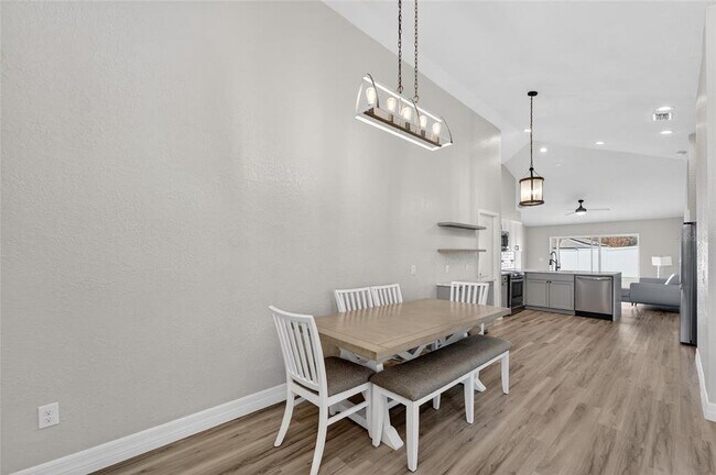 Building Photo - 523 Napa Valley Cir