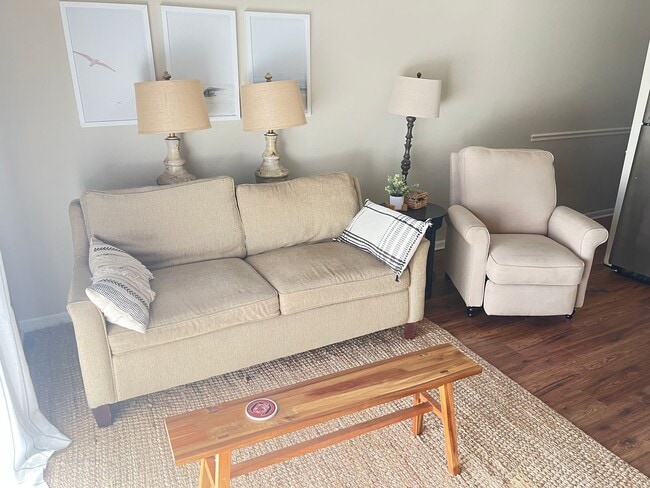 Building Photo - Walk to the Beach! Two-bedroom condo in Myrtle Beach. Adjacent to Beach Access!