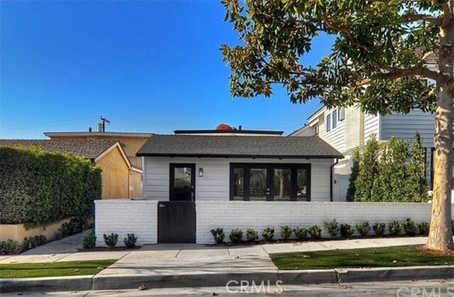 Primary Photo - 619 Poinsettia Ave