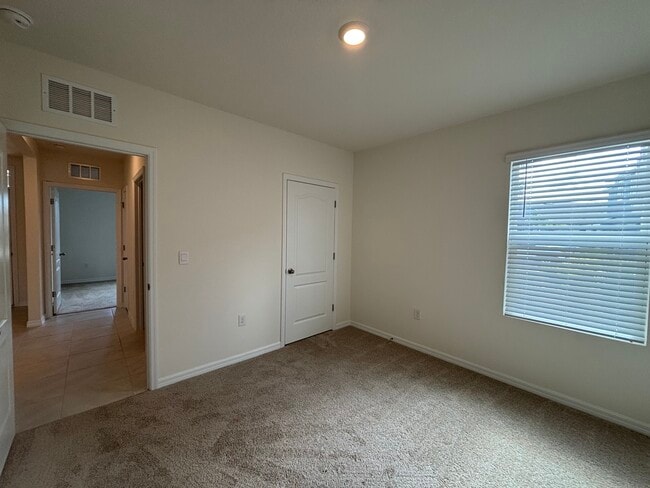 Building Photo - 812 Sky Hvn Wy