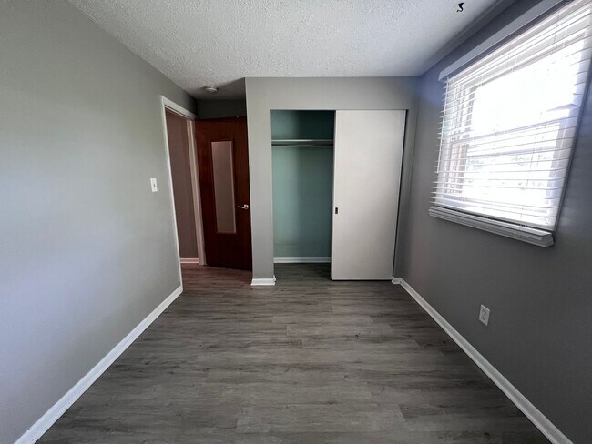 Building Photo - Two Bedroom Duplex with Heat Included! Near Grand Valley!