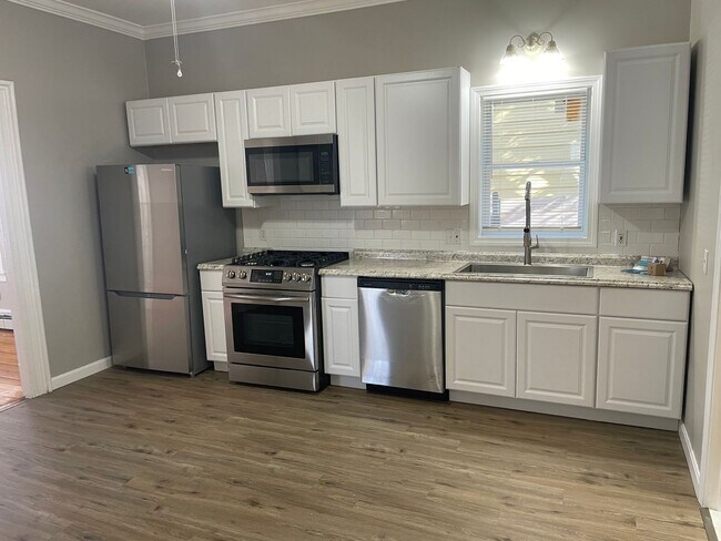 Building Photo - 128 Penn St