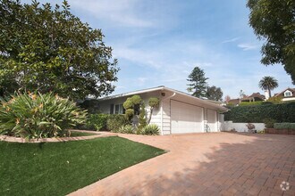 Building Photo - LOVELY LA JOLLA 3BD/2.5BA HOME WITH POOL! ...