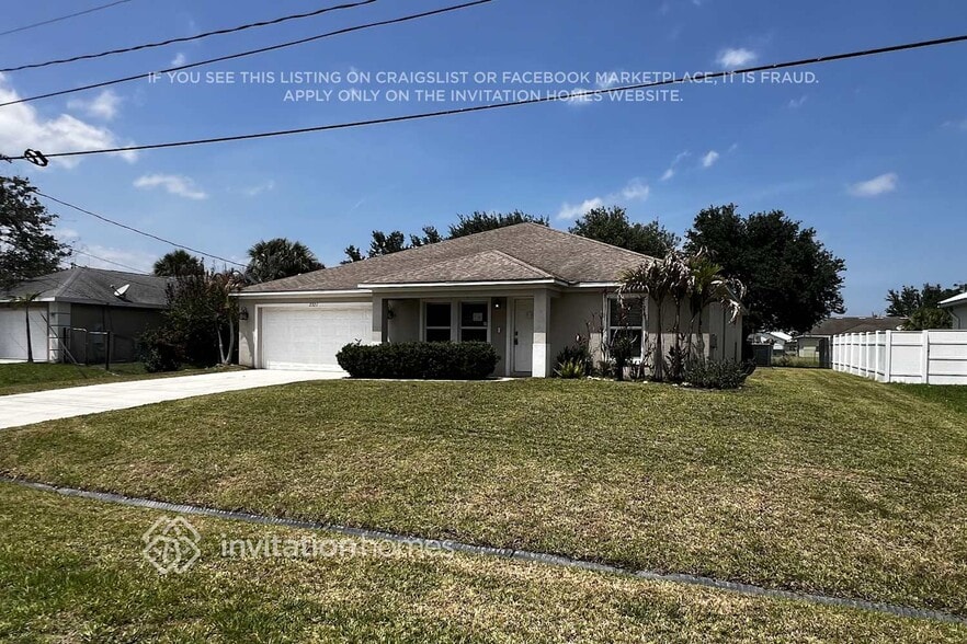 Building Photo - 2321 SW Kent Cir