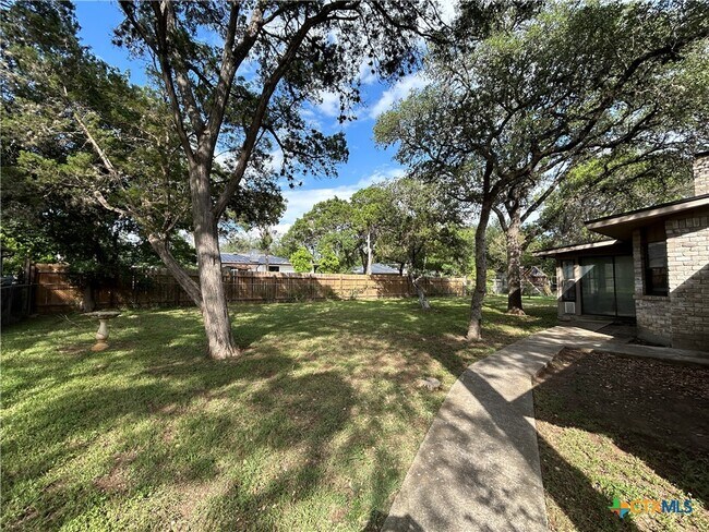 Building Photo - 826 Timber Dr