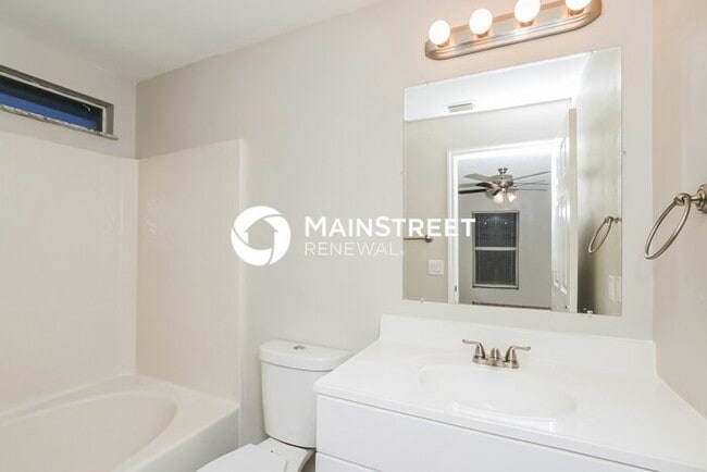 Building Photo - 3 Bedroom Pet-Friendly Home in VERO BEACH,...