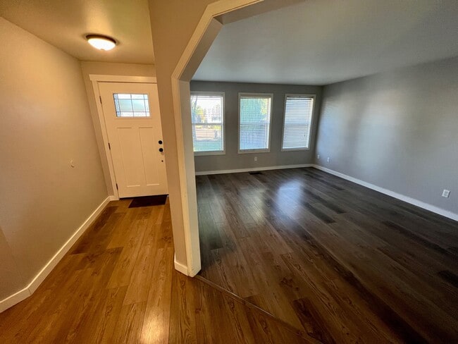 Building Photo - 1713 Tara Cir