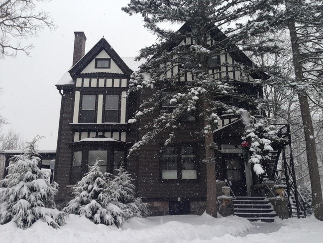 Building Photo - 717 W Huron St