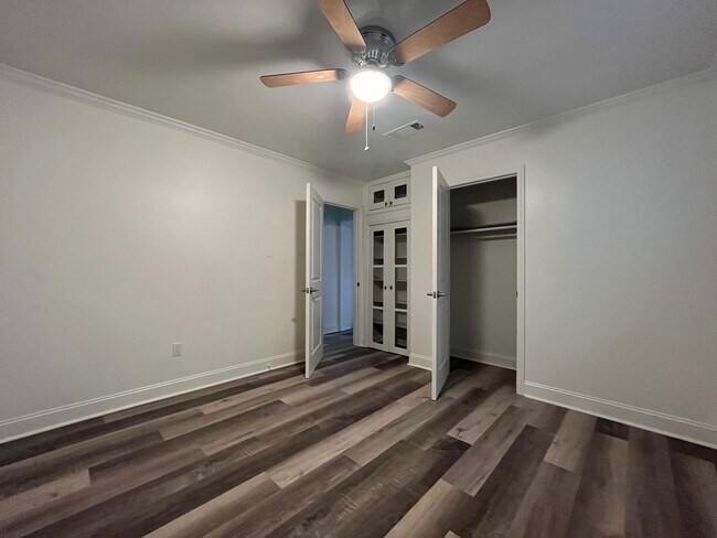 Building Photo - 930 Helios Ave