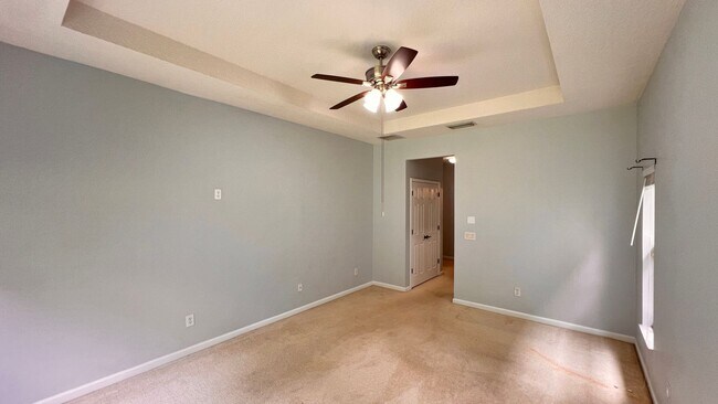 Building Photo - Available NOW! Stunning 4-Bedroom Home in ...