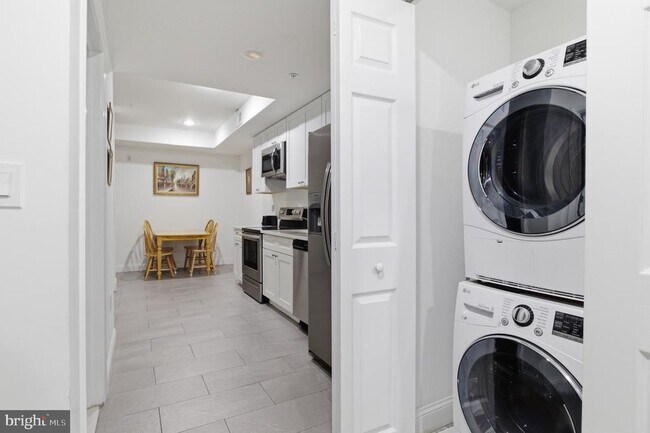 Building Photo - 925 N Broad St