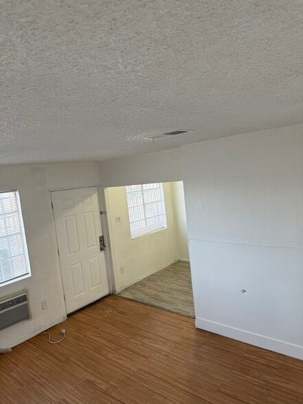 Building Photo - 708 Jackson Ave