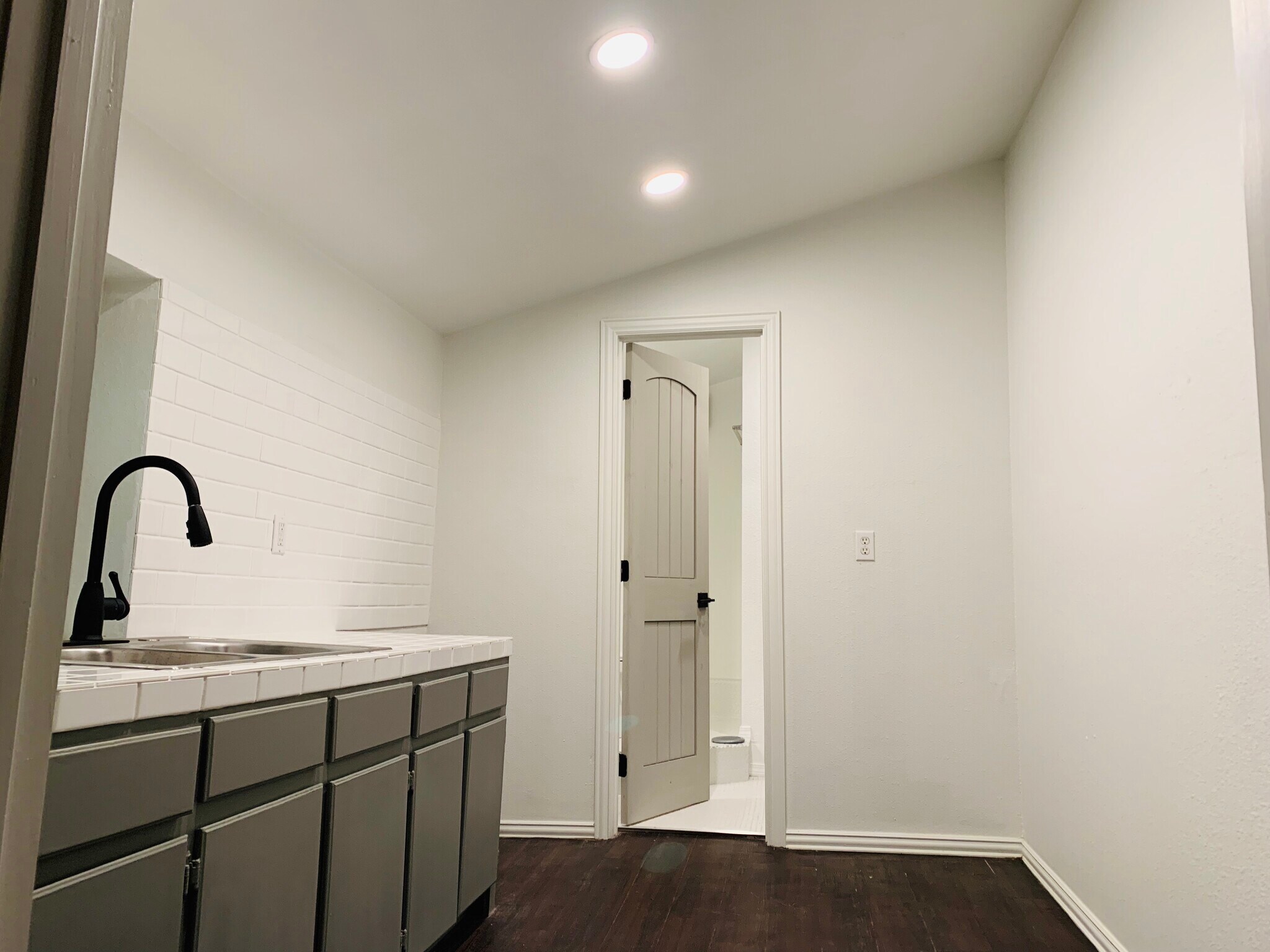 Building Photo - 605 W Neil Armstrong Pl