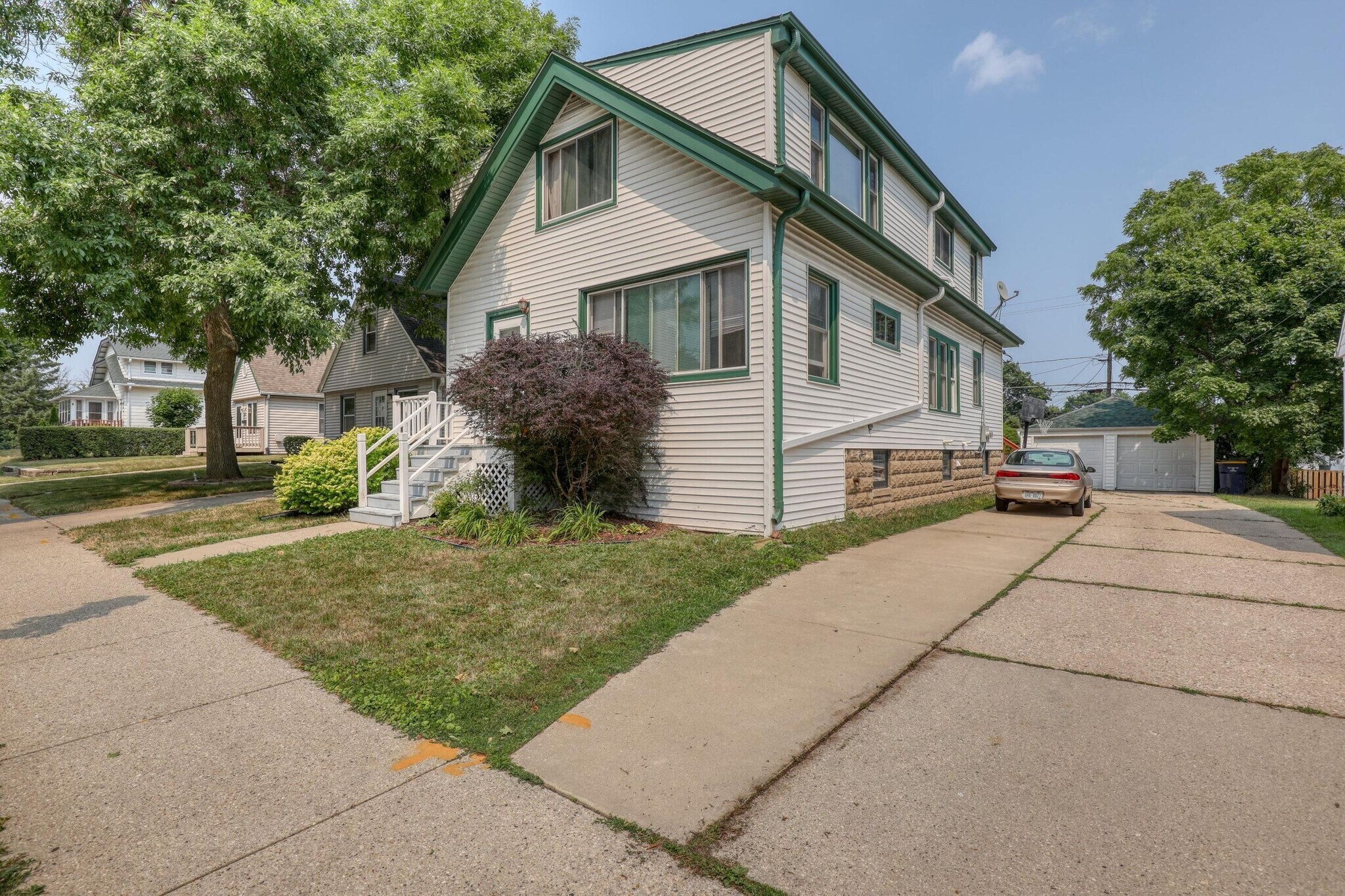 Building Photo - 1944 S 92nd St