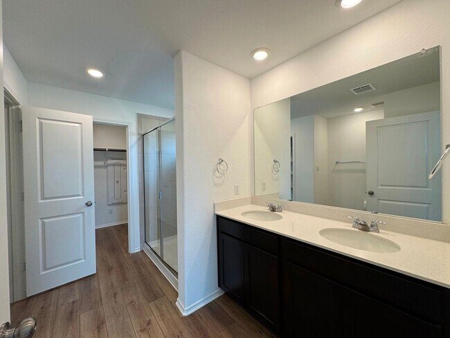 Building Photo - 208 Magione St