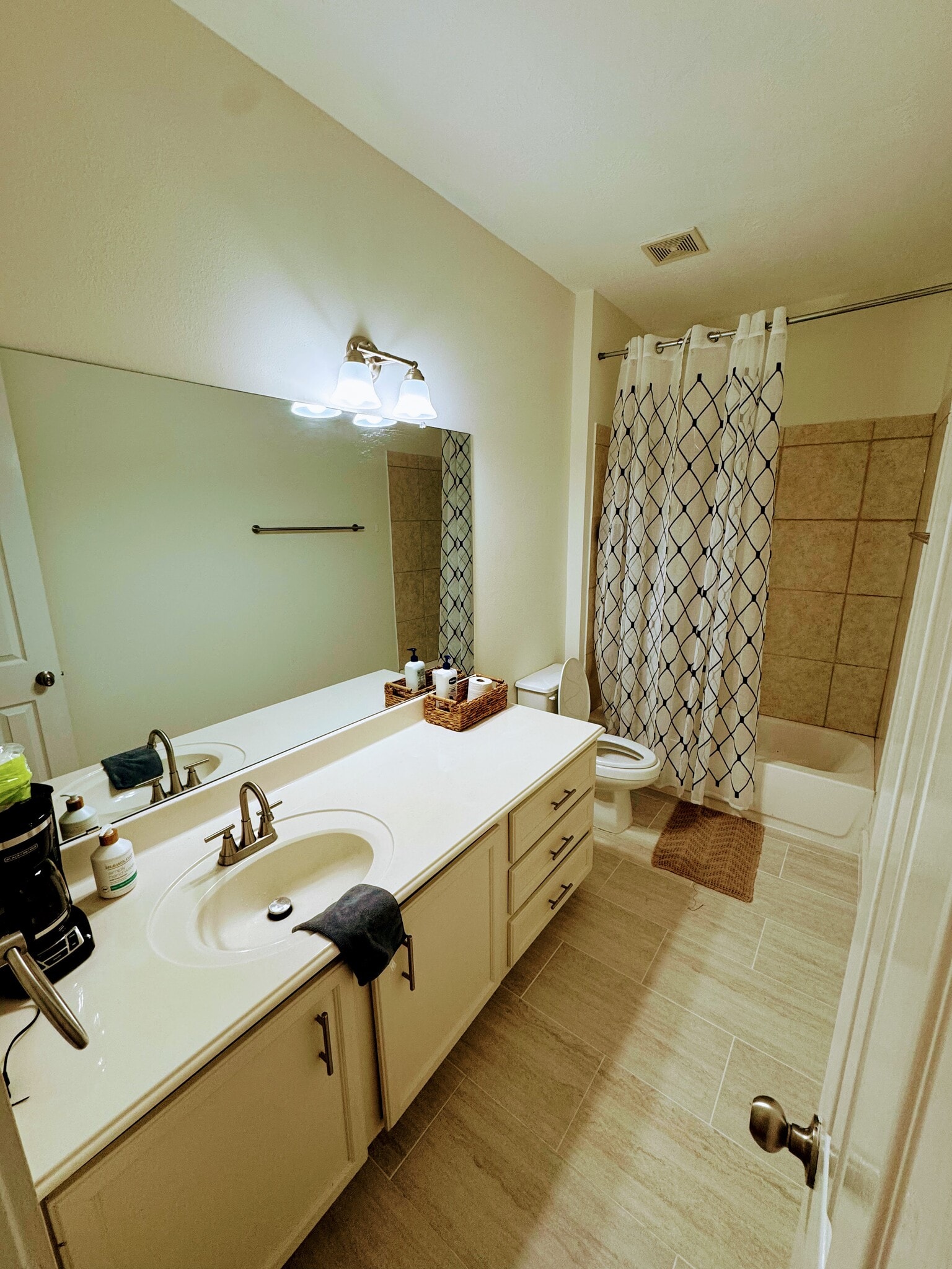 Bathroo1bed 1bath open for rent - 4406 Vernon St