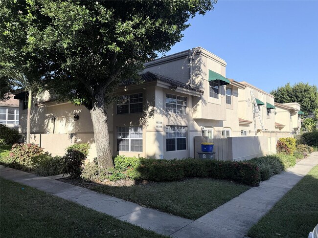 Building Photo - 6671 Via Regina