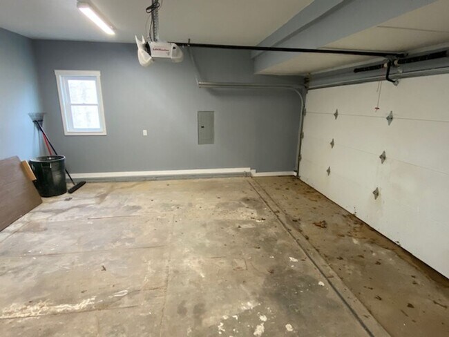 Building Photo - Adorable 3 Bedroom Home in Downtown Bentonville!