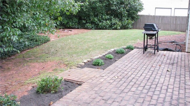 Building Photo - 2318 Talamill Dr NE