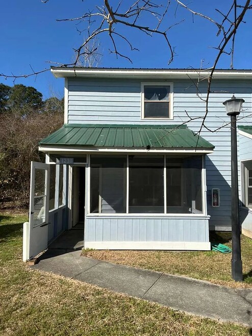 Building Photo - 1233 Shalom Dr
