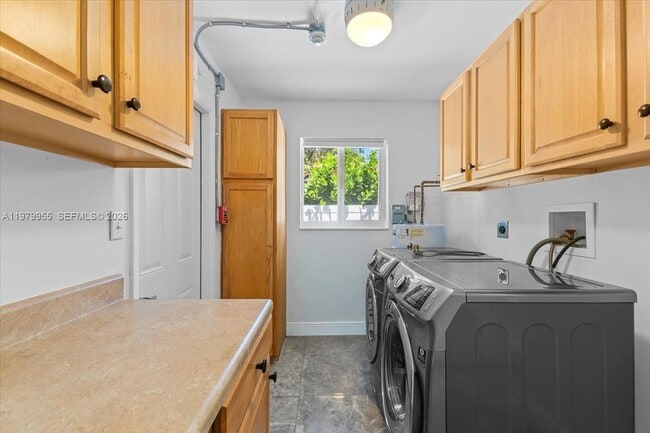 Building Photo - 2925 Coral Shores Dr