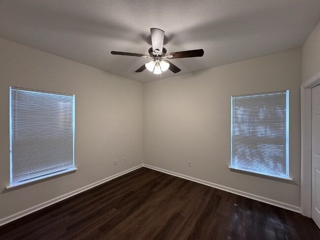 Building Photo - Charming New-Build with Classic Style in E...