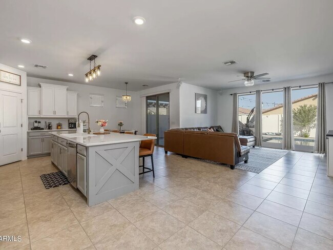 Building Photo - 10218 E Wavelength Ave