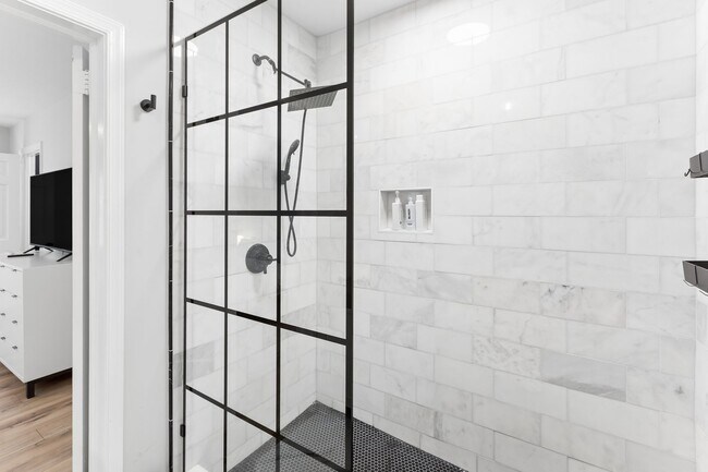 Building Photo - Fully Furnished Mid-Term Rental with Utilities Included!!